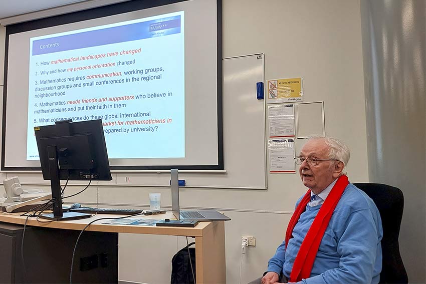 Prof. Dr. Günter Törner giving a talk