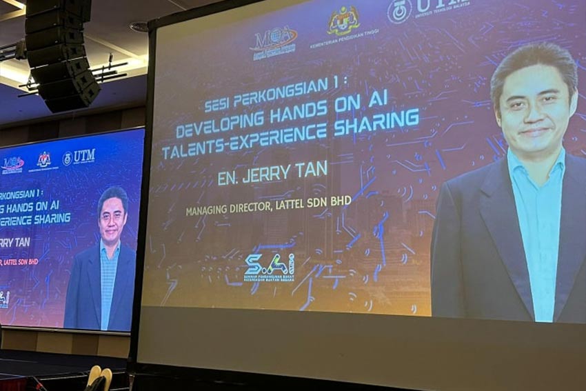 Jerry Tan presents at AUT